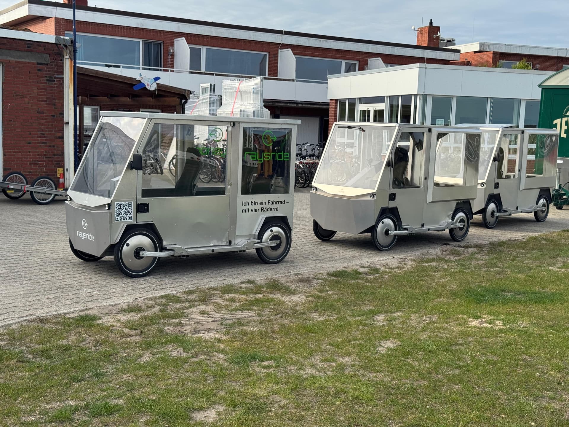 E-Shuttles am Flugplatz Juist