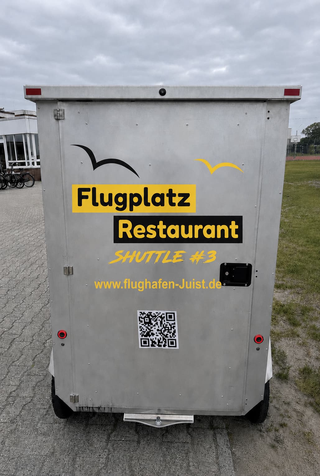 Flugplatz-Restaurant-Shuttle #3 von hinten mit Möwen-Logo