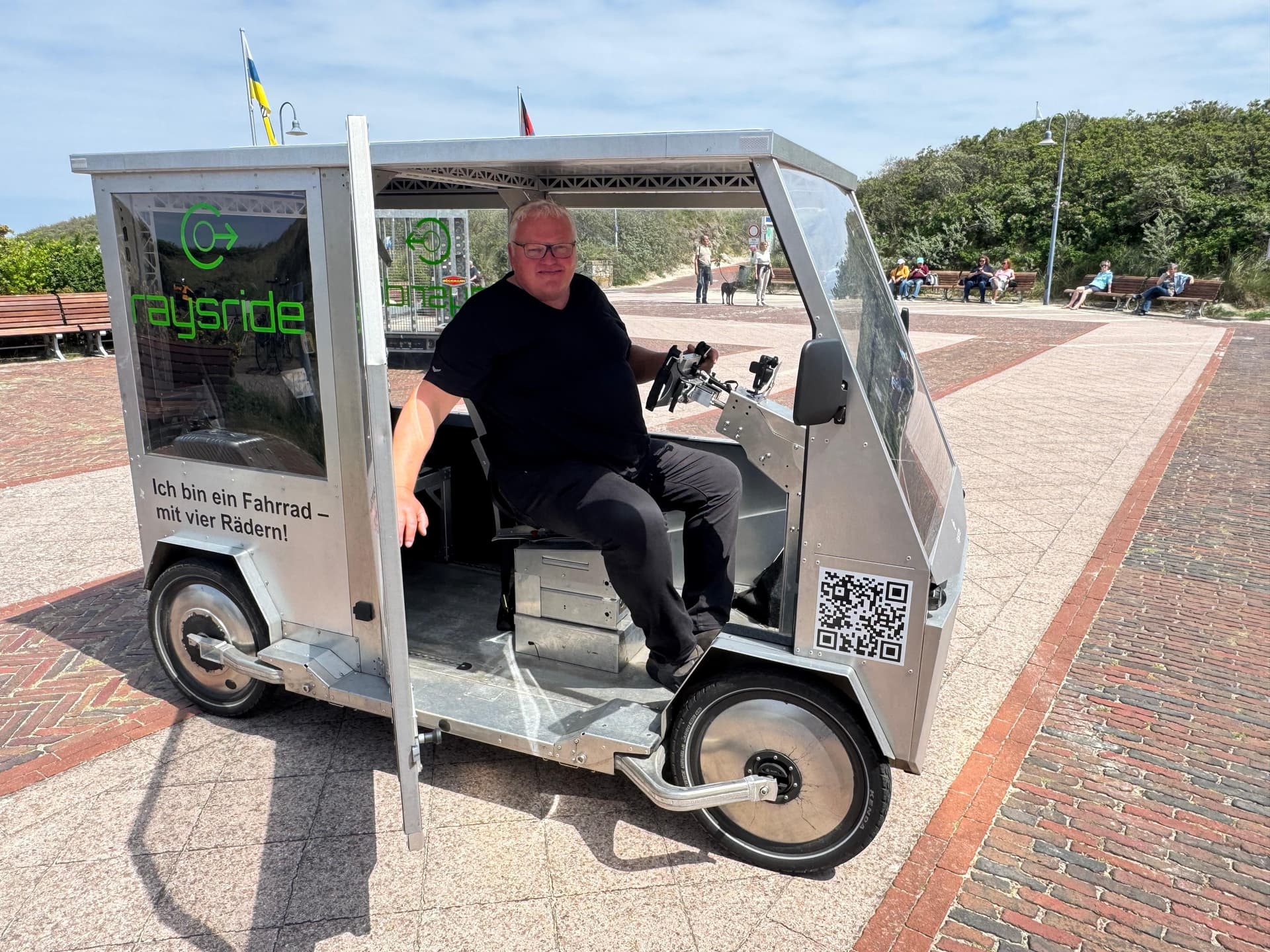 Bequem einsteigen ins E-Shuttle